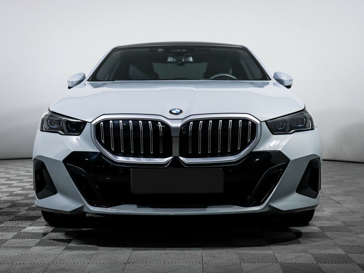 BMW 5 серии 2023 года с пробегом. Фото: #1