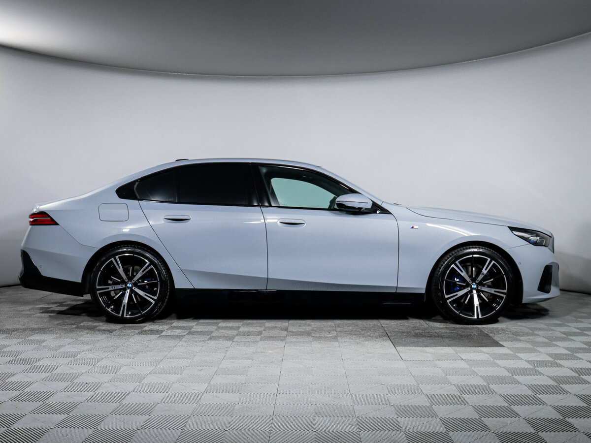 BMW 5 серии 2023 года с пробегом. Фото: #3