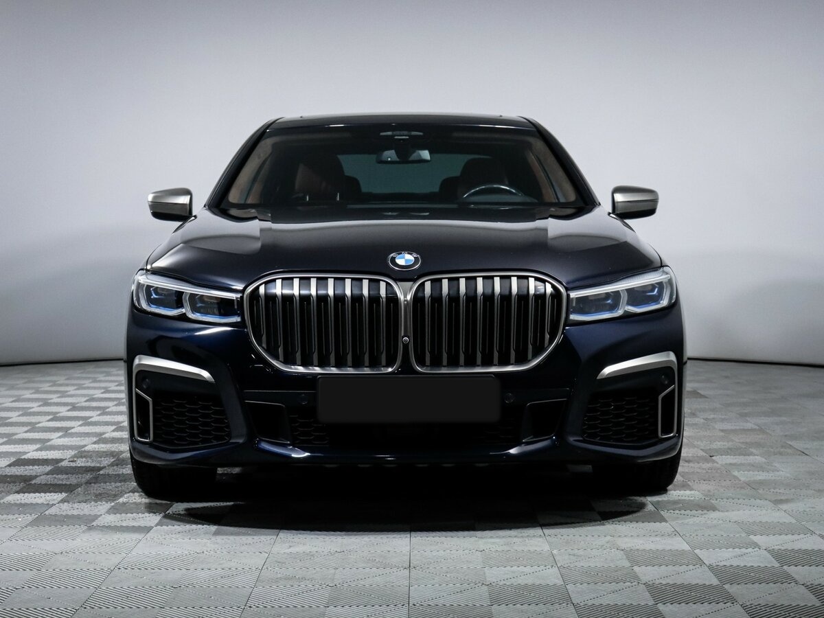 BMW 7 серии 2021 года с пробегом. Фото: #1