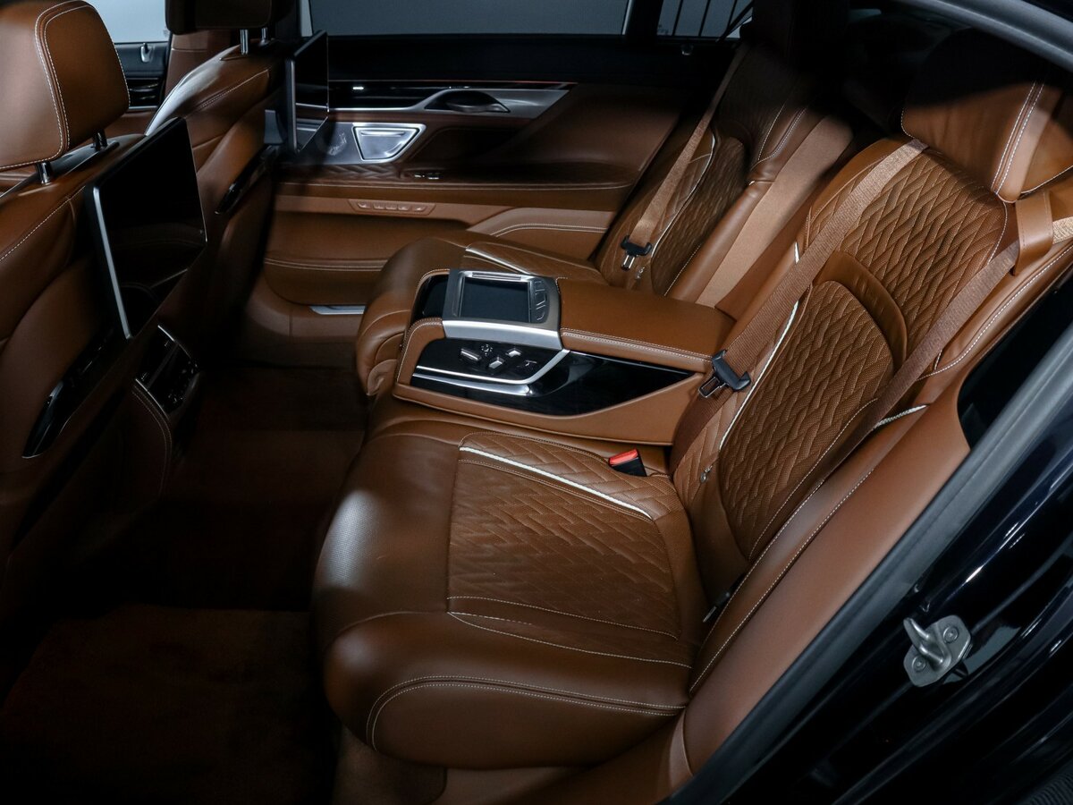 BMW 7 серии 2021 года с пробегом. Фото: #7