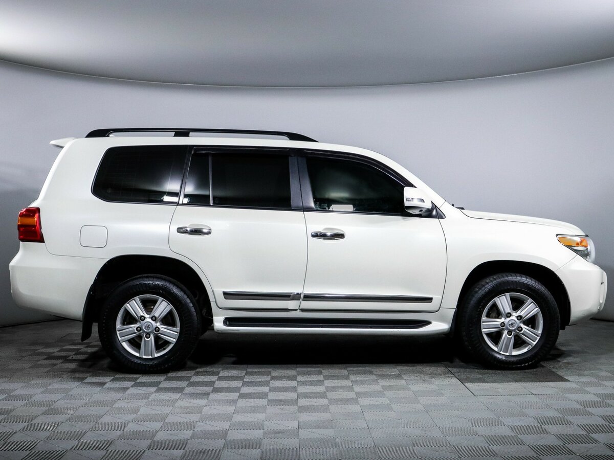 Toyota Land Cruiser 2014 года с пробегом. Фото: #3