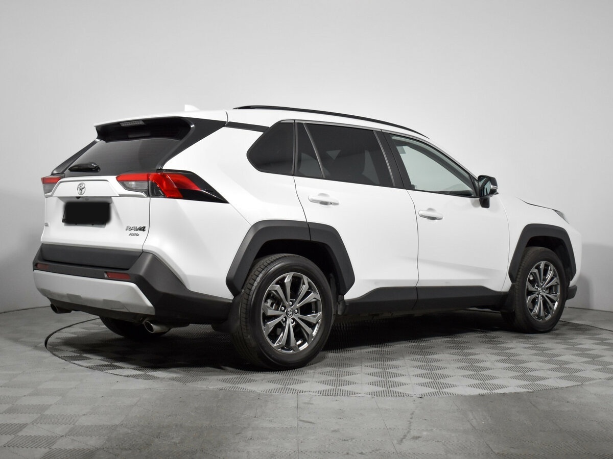 Toyota RAV4 2024 года с пробегом. Фото: #3