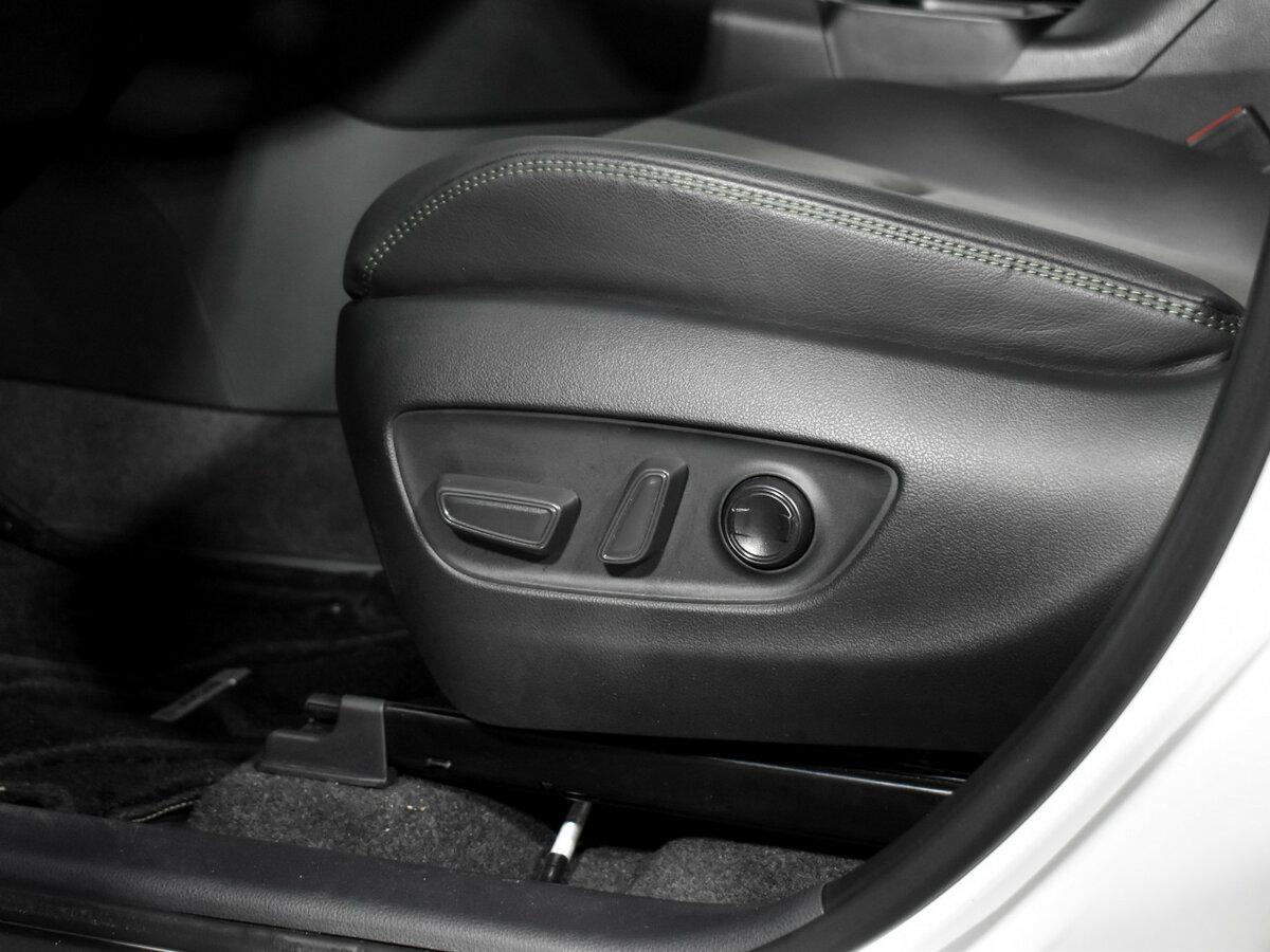 Toyota RAV4 2024 года с пробегом. Фото: #7