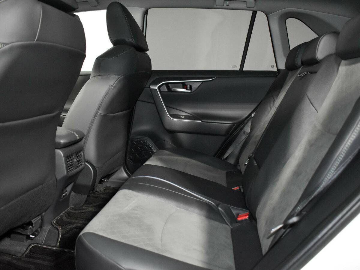 Toyota RAV4 2024 года с пробегом. Фото: #10