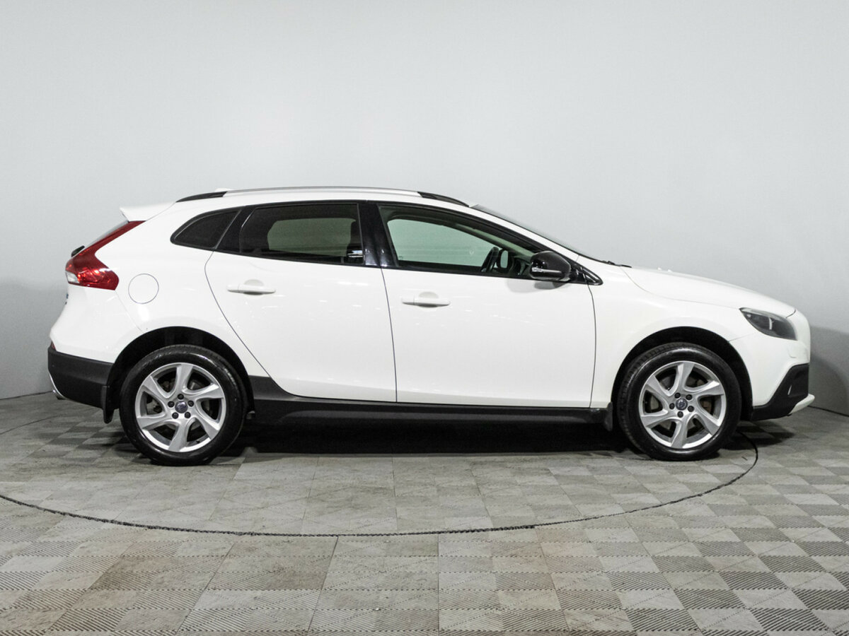 Volvo V40 Cross Country 2015 года с пробегом. Фото: #3