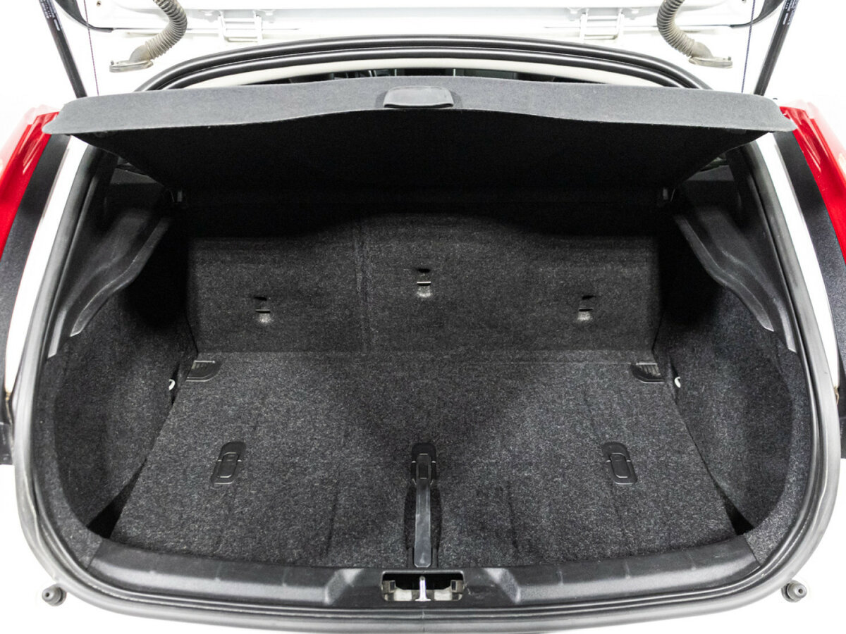 Volvo V40 Cross Country 2015 года с пробегом. Фото: #16