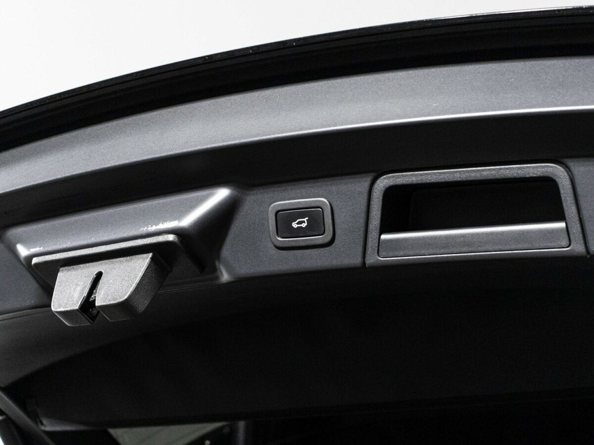 Land Rover Range Rover Velar 2020 года с пробегом. Фото: #12