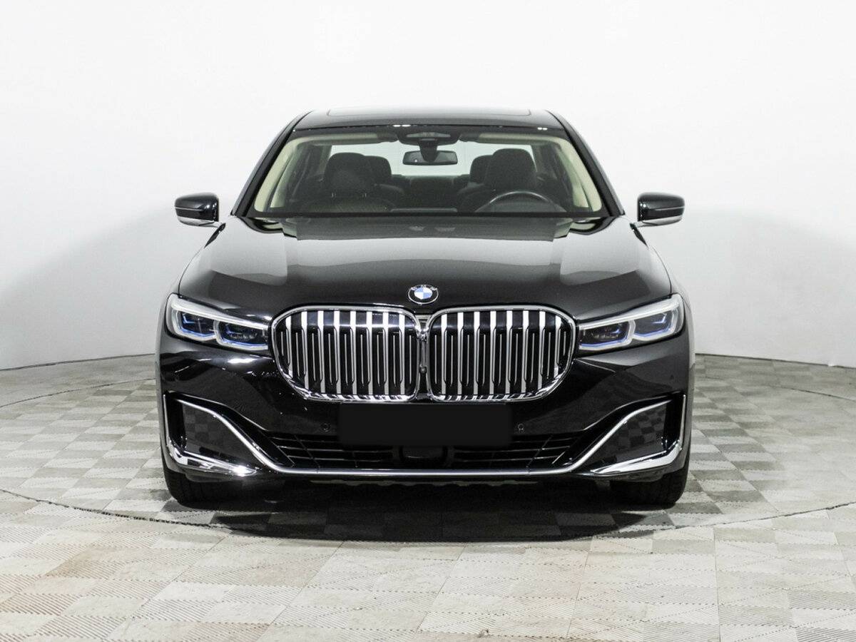 BMW 7 серии 2019 года с пробегом. Фото: #1