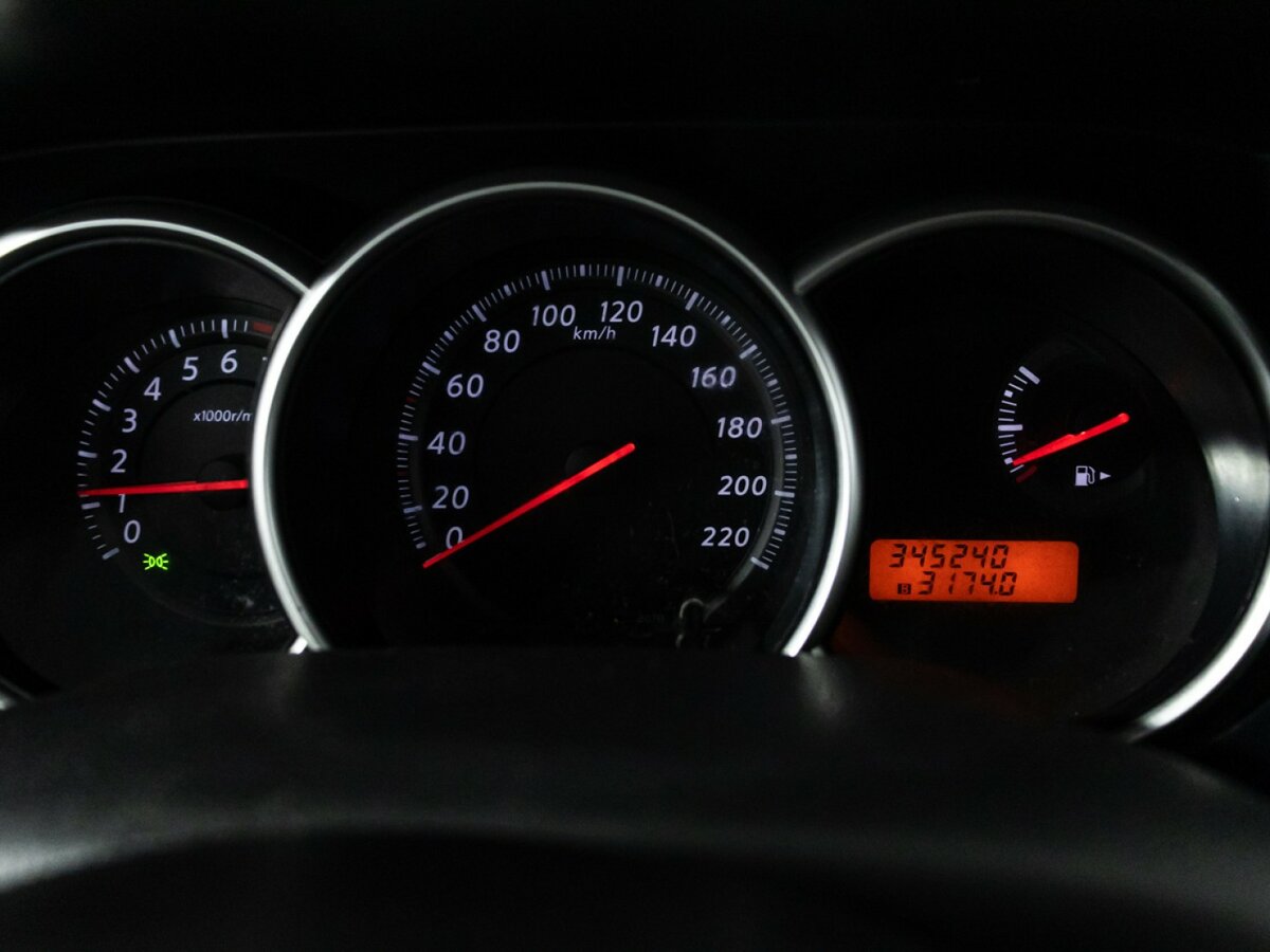 Nissan Tiida 2010 года с пробегом. Фото: #11