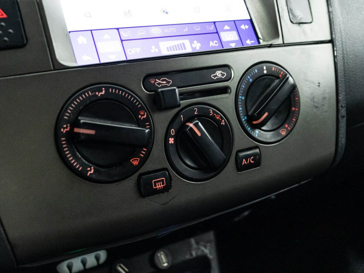 Nissan Tiida 2010 года с пробегом. Фото: #16