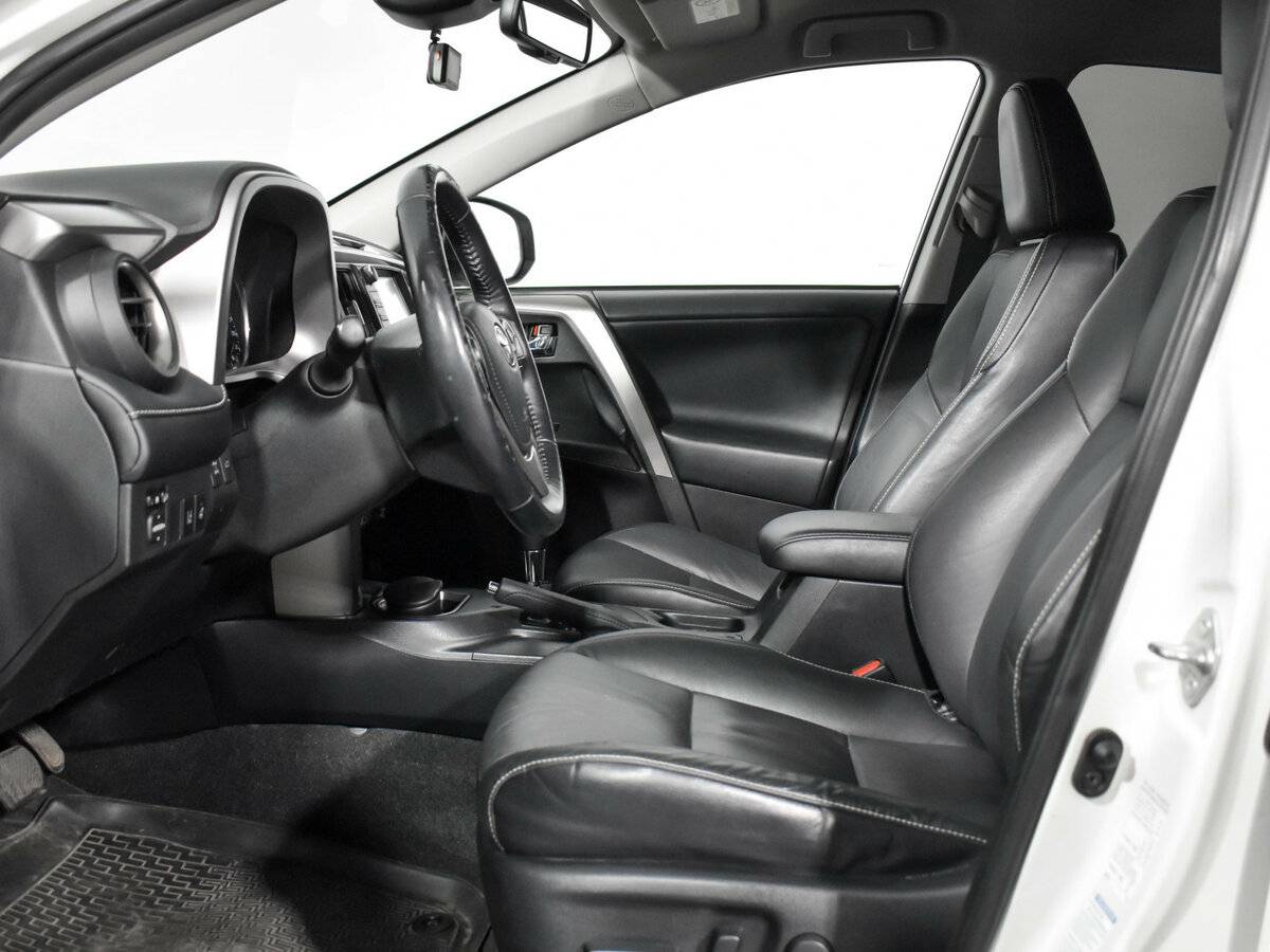 Toyota RAV4 2017 года с пробегом. Фото: #9