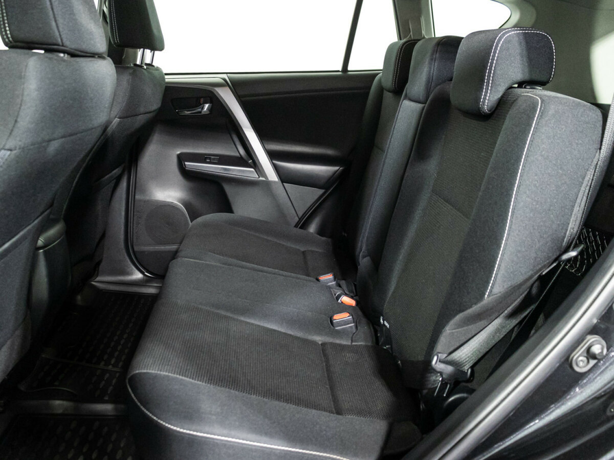 Toyota RAV4 2016 года с пробегом. Фото: #9