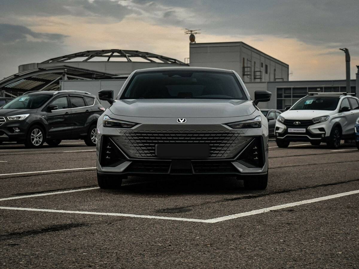 Changan UNI-V 2024 года с пробегом. Фото: #1