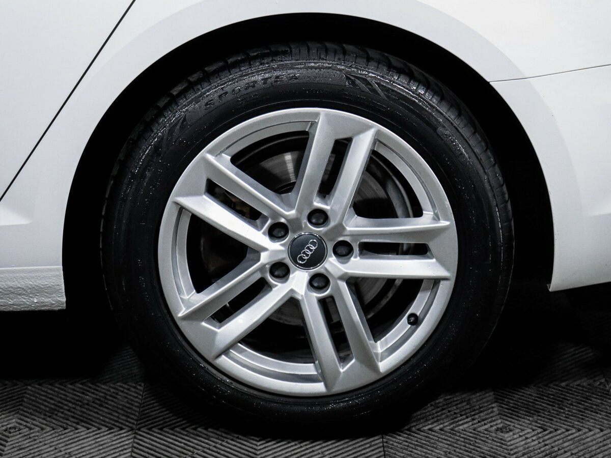 Audi A4 2019 года с пробегом. Фото: #14