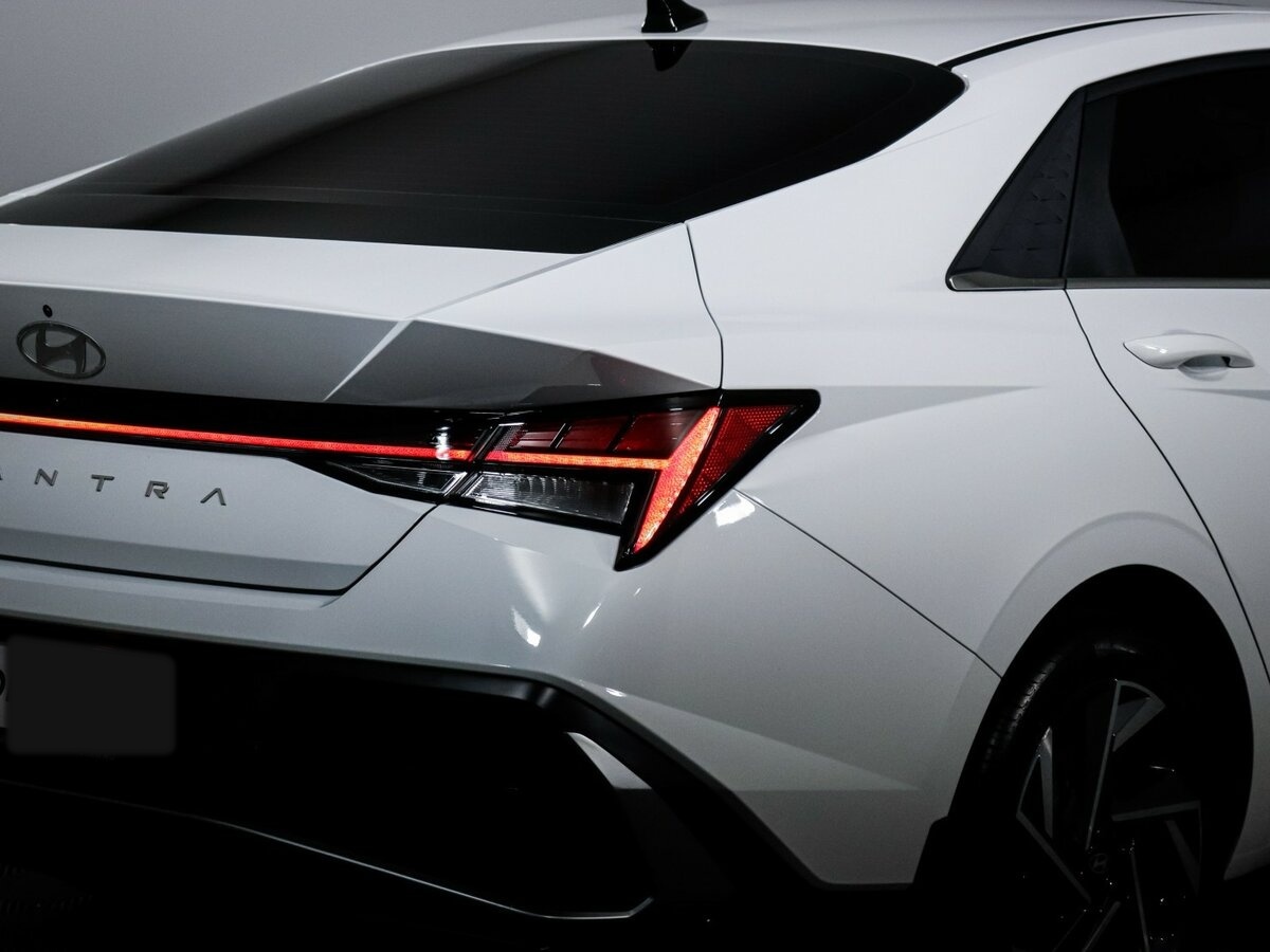 Hyundai Elantra 2024 года с пробегом. Фото: #12