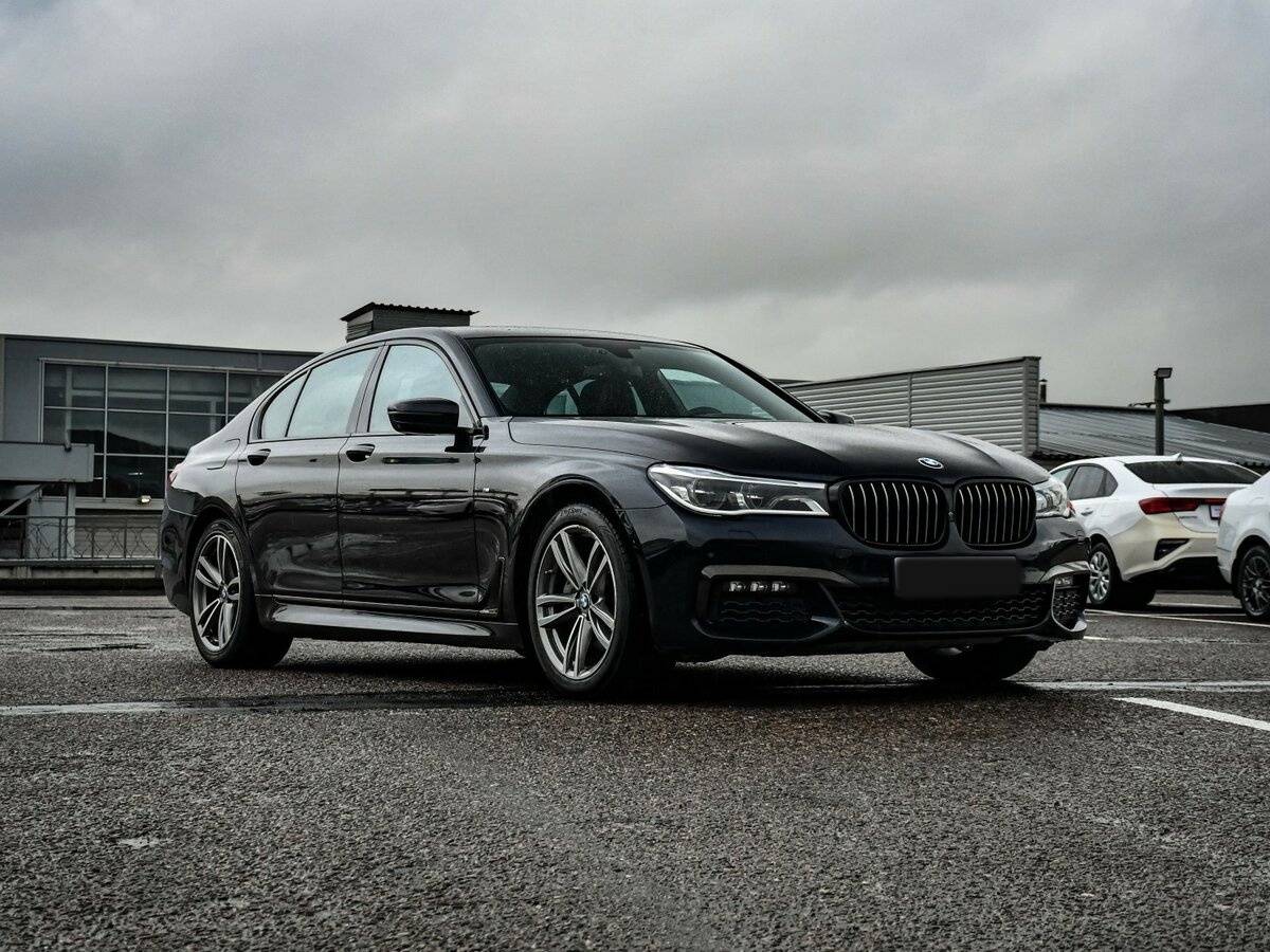 BMW 7 серии 2018 года с пробегом. Фото: #2