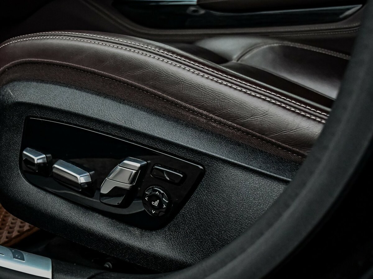 BMW 7 серии 2018 года с пробегом. Фото: #17