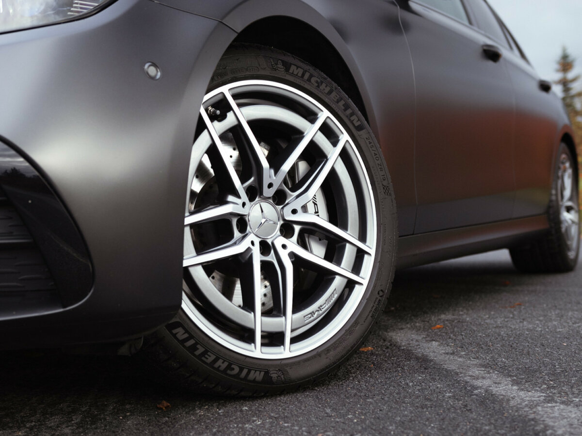 Mercedes-Benz E-Класс AMG 2021 года с пробегом. Фото: #1