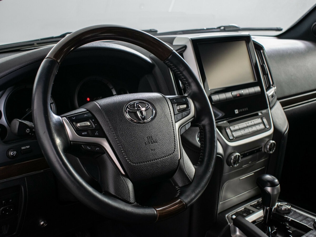 Toyota Land Cruiser 2017 года с пробегом. Фото: #12