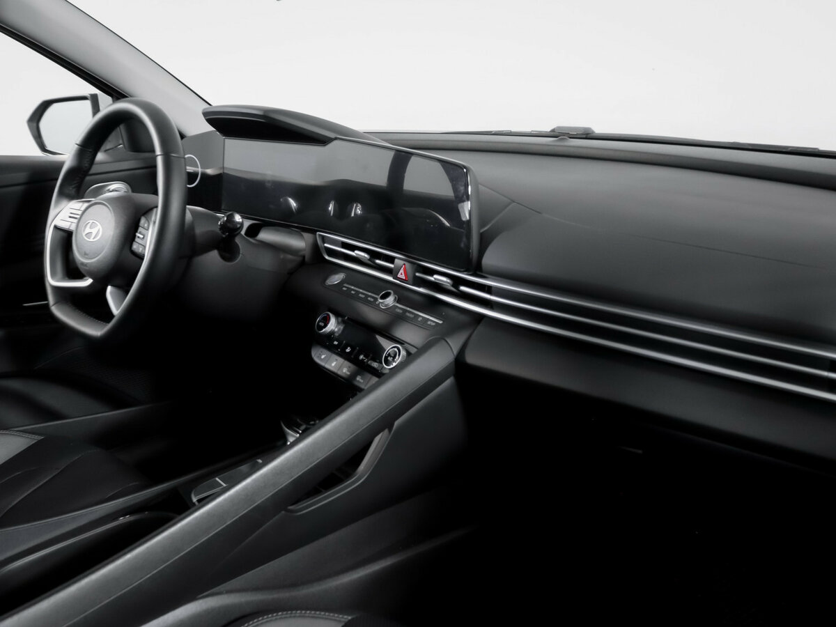 Hyundai Elantra 2024 года с пробегом. Фото: #6