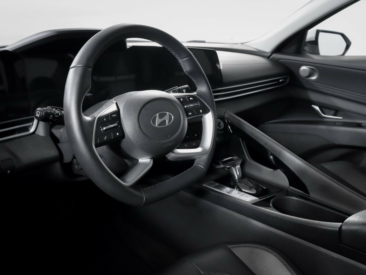 Hyundai Elantra 2024 года с пробегом. Фото: #10