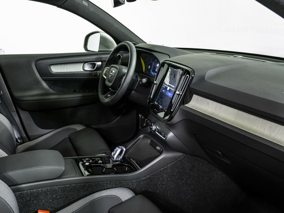 Volvo XC40 2024 года с пробегом. Фото: #4