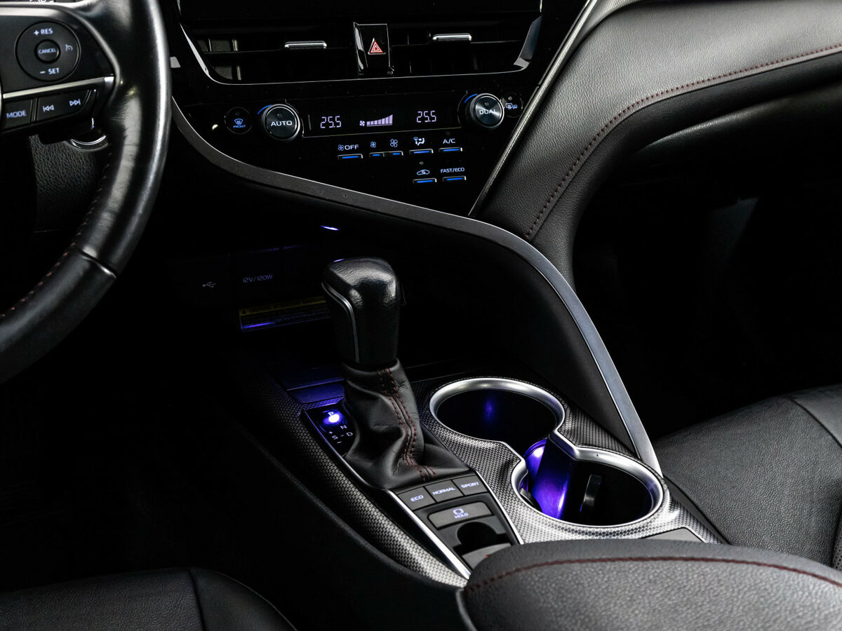 Toyota Camry 2021 года с пробегом. Фото: #9