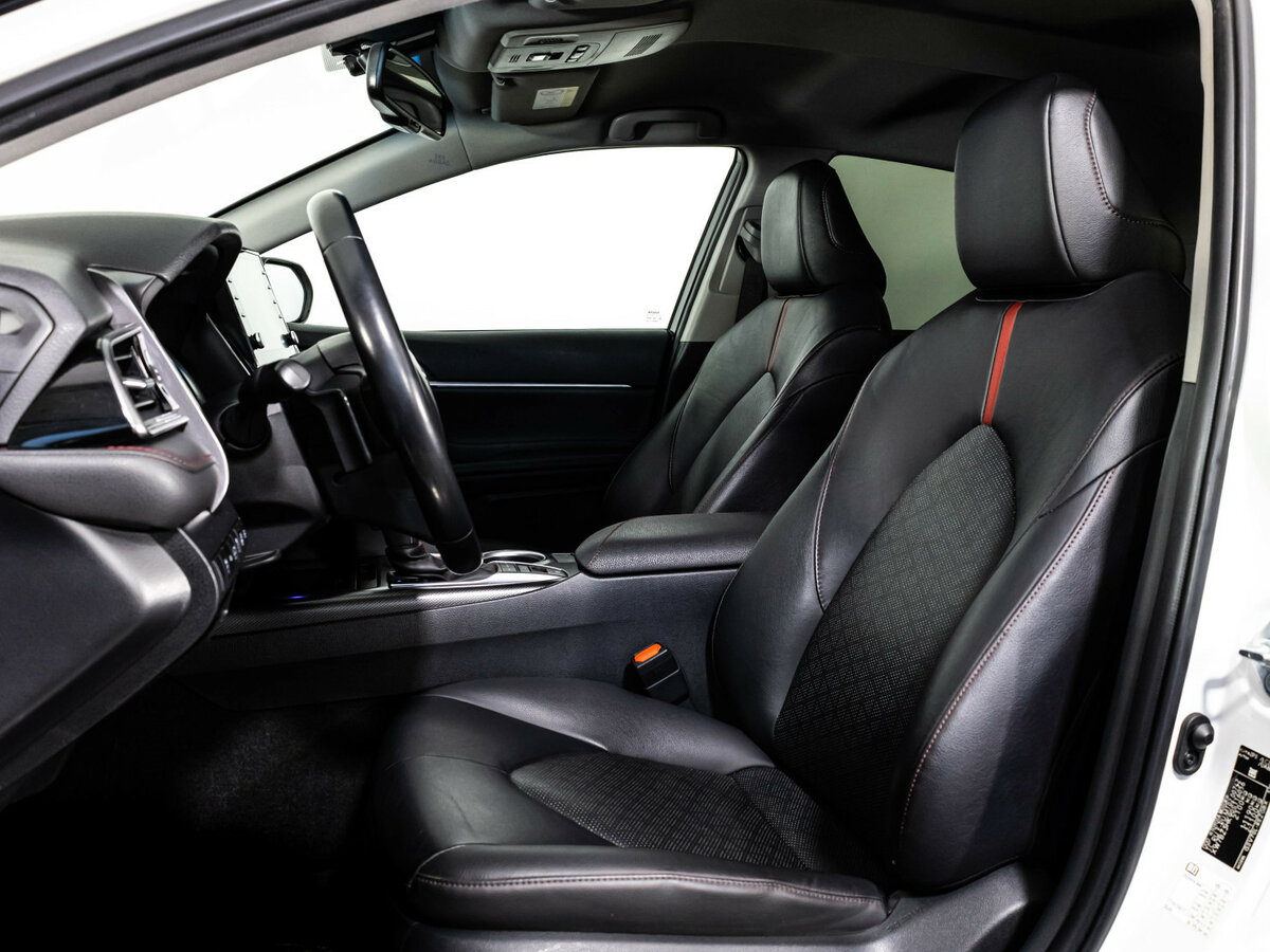 Toyota Camry 2021 года с пробегом. Фото: #19