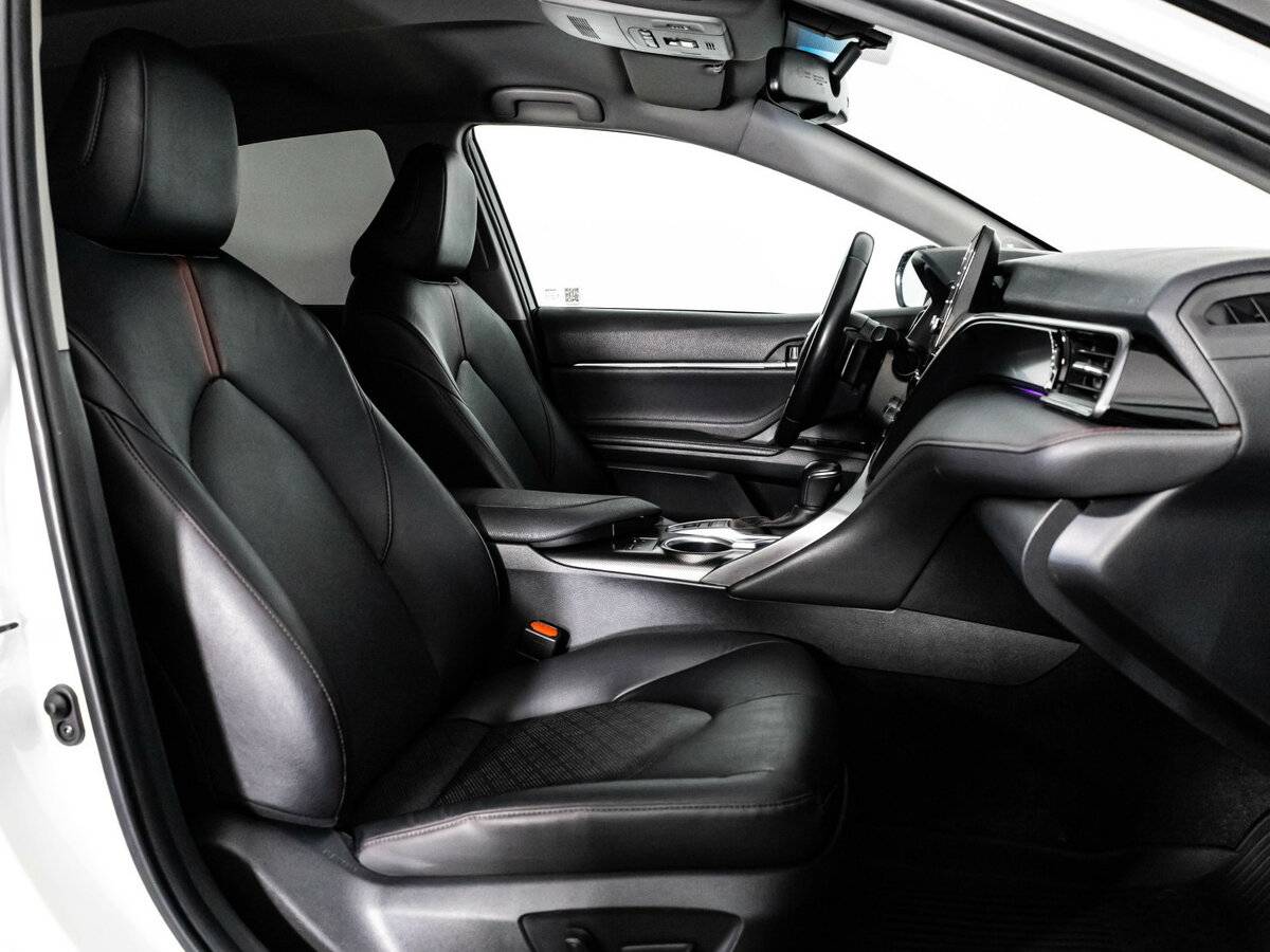 Toyota Camry 2021 года с пробегом. Фото: #21