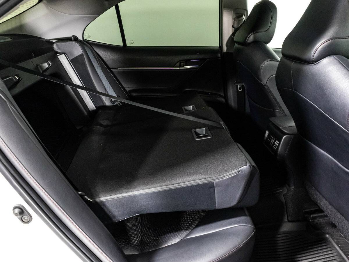 Toyota Camry 2021 года с пробегом. Фото: #23