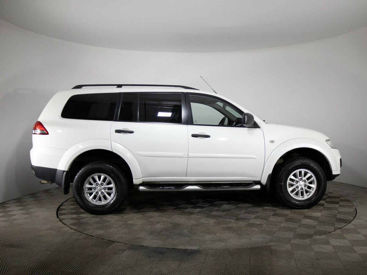 Mitsubishi Pajero Sport 2014 года с пробегом. Фото: #3