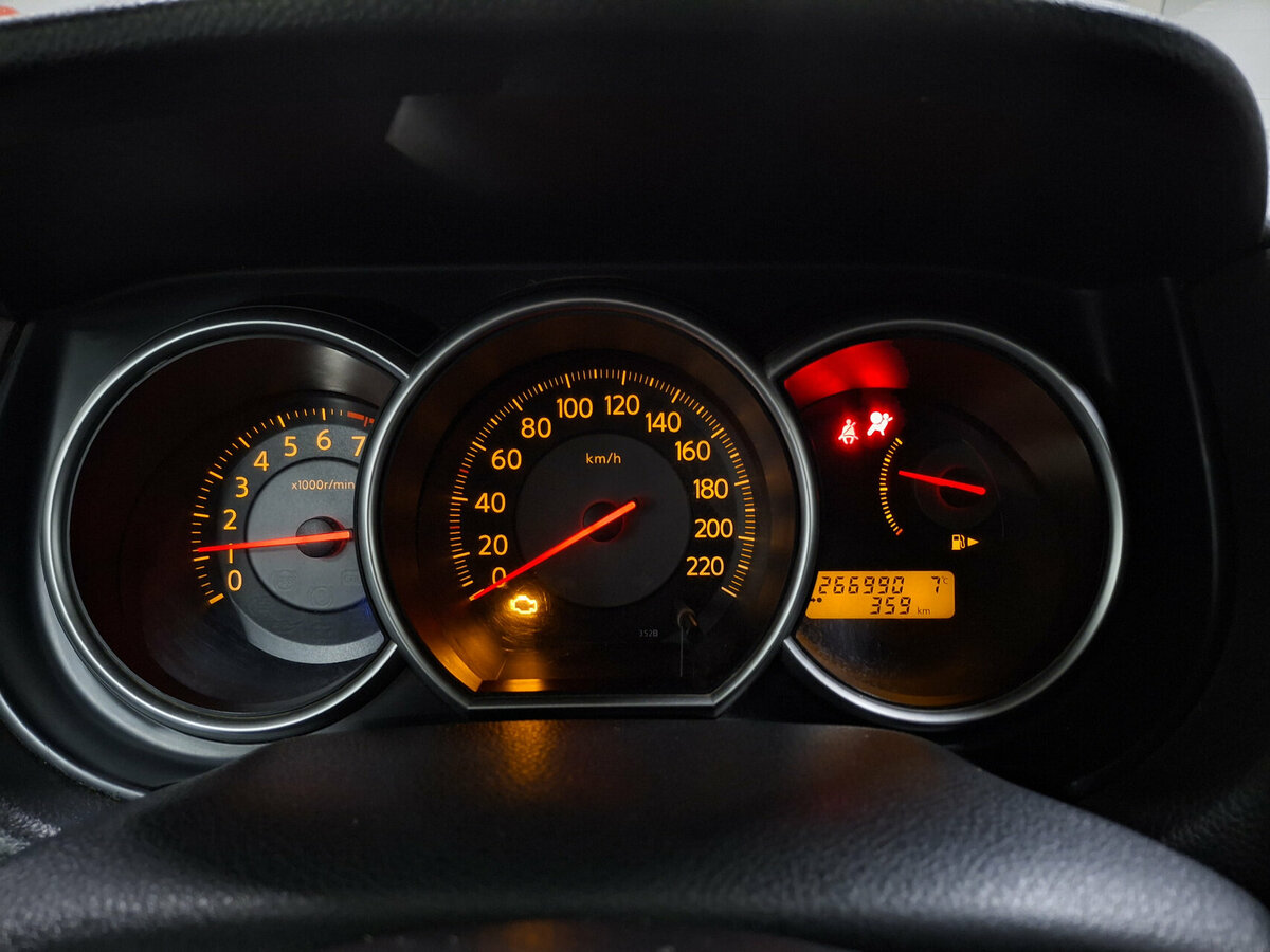 Nissan Tiida 2008 года с пробегом. Фото: #12