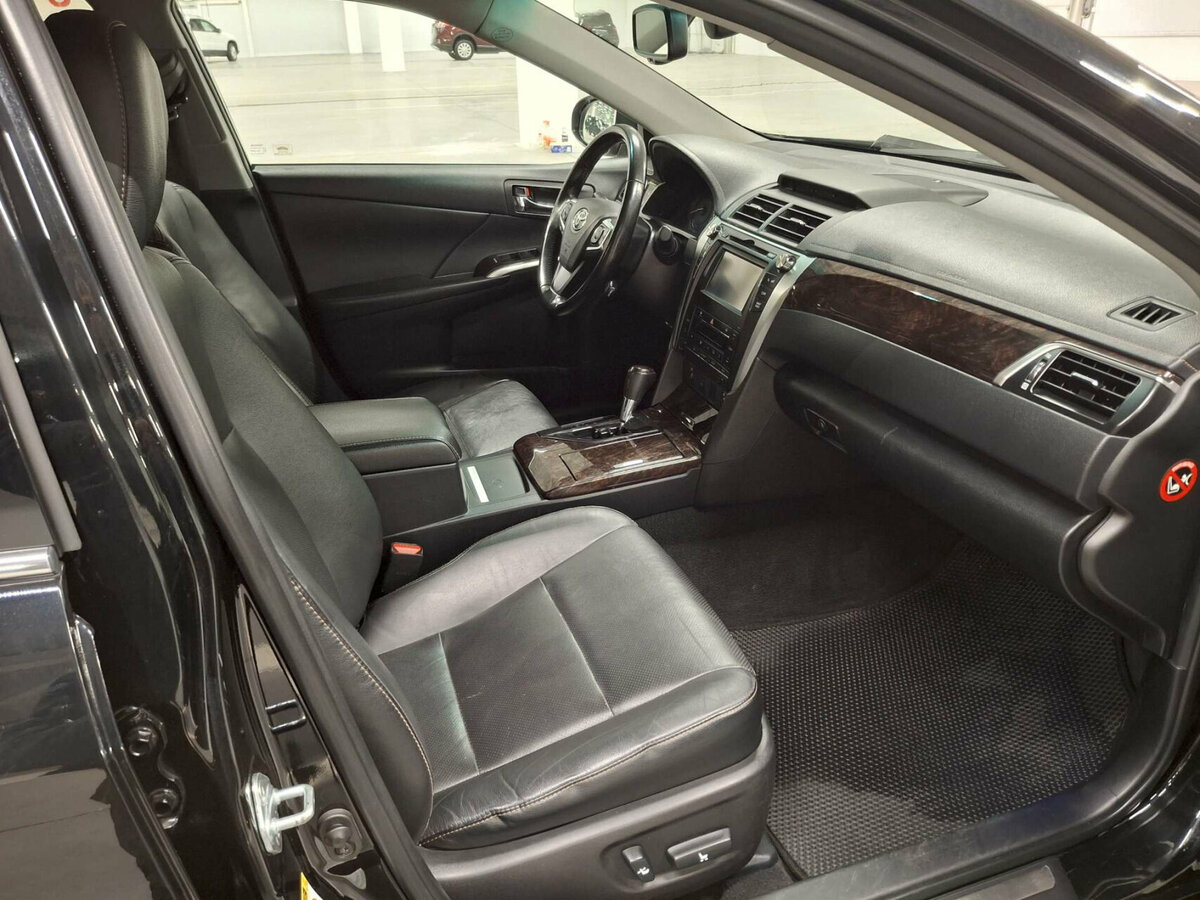 Б/У Тойота Камри 2015 года. Фото: #9