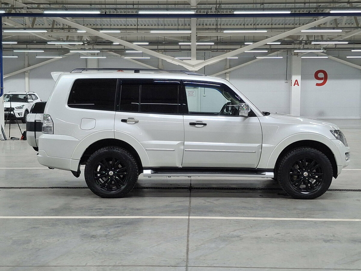 Mitsubishi Pajero 2020 года с пробегом. Фото: #3