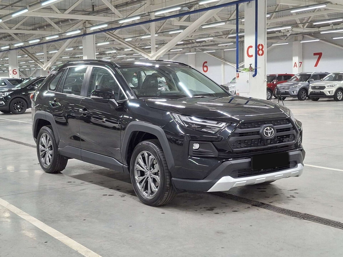 Toyota RAV4 2025 года с пробегом. Фото: #2