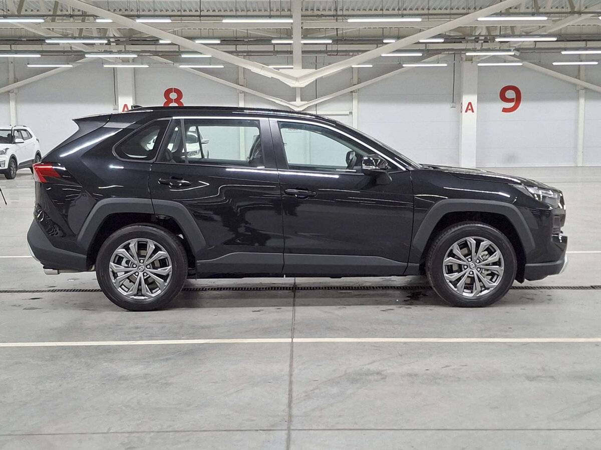 Toyota RAV4 2025 года с пробегом. Фото: #3