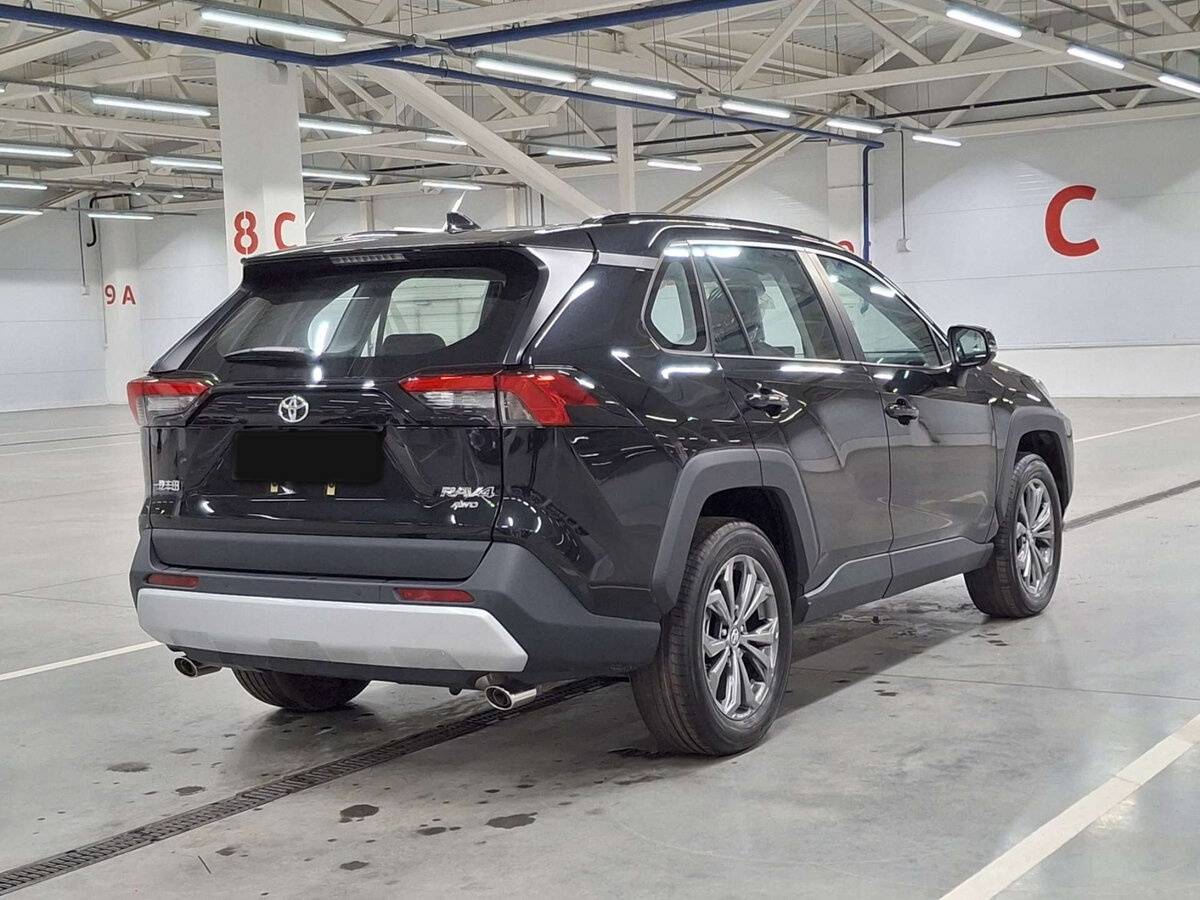 Toyota RAV4 2025 года с пробегом. Фото: #4