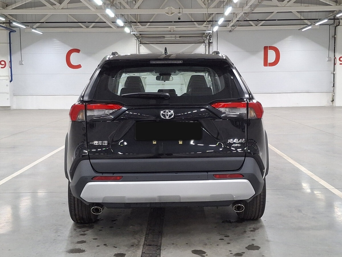Toyota RAV4 2025 года с пробегом. Фото: #5
