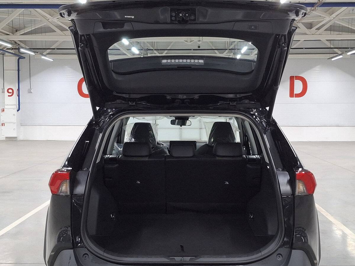 Toyota RAV4 2025 года с пробегом. Фото: #8