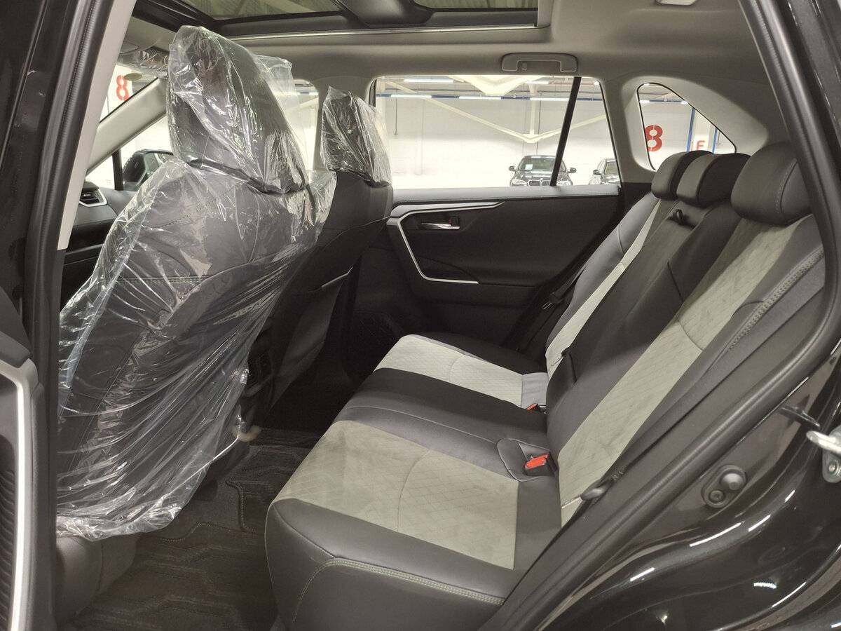 Toyota RAV4 2025 года с пробегом. Фото: #10