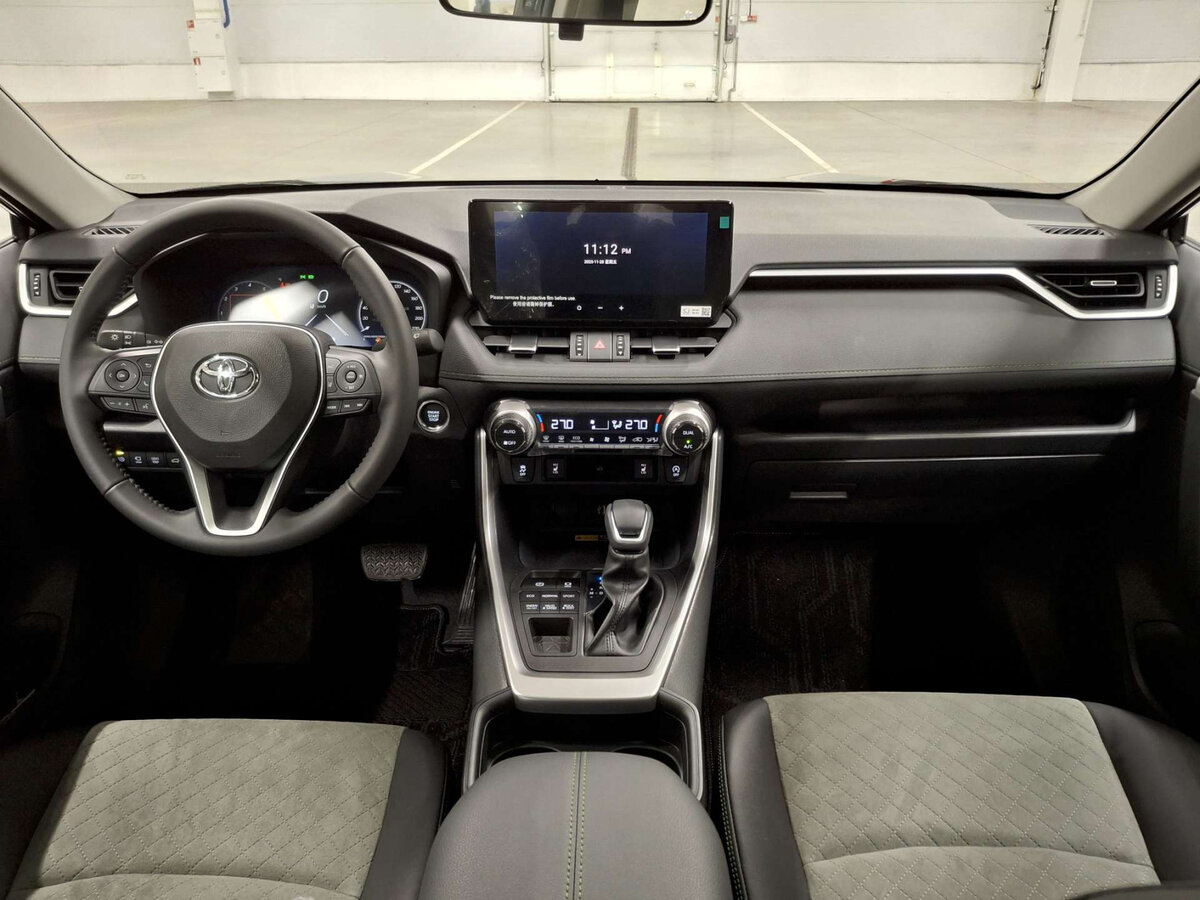 Toyota RAV4 2025 года с пробегом. Фото: #12