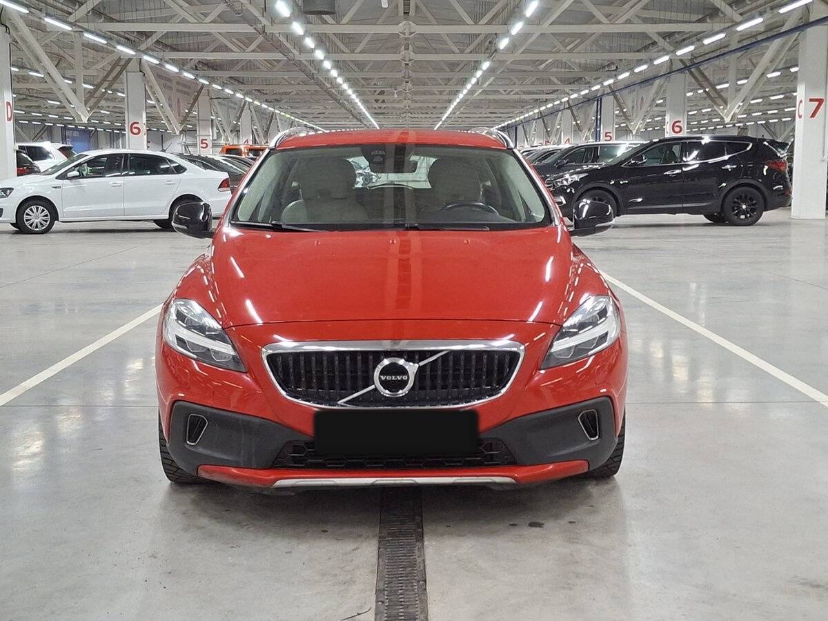 Volvo V40 Cross Country 2017 года с пробегом. Фото: #1