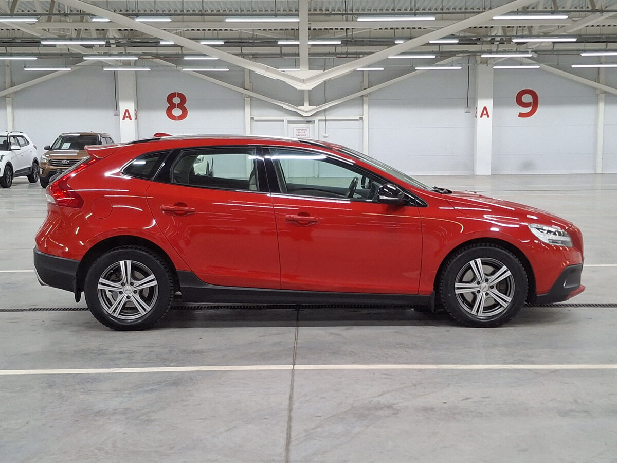 Volvo V40 Cross Country 2017 года с пробегом. Фото: #3