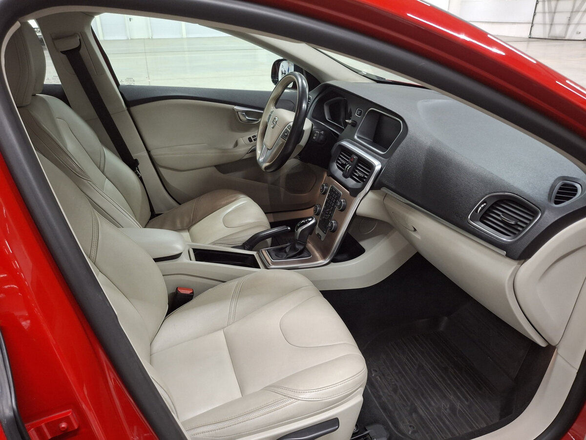 Volvo V40 Cross Country 2017 года с пробегом. Фото: #10