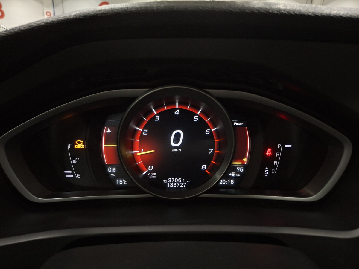 Volvo V40 Cross Country 2017 года с пробегом. Фото: #12