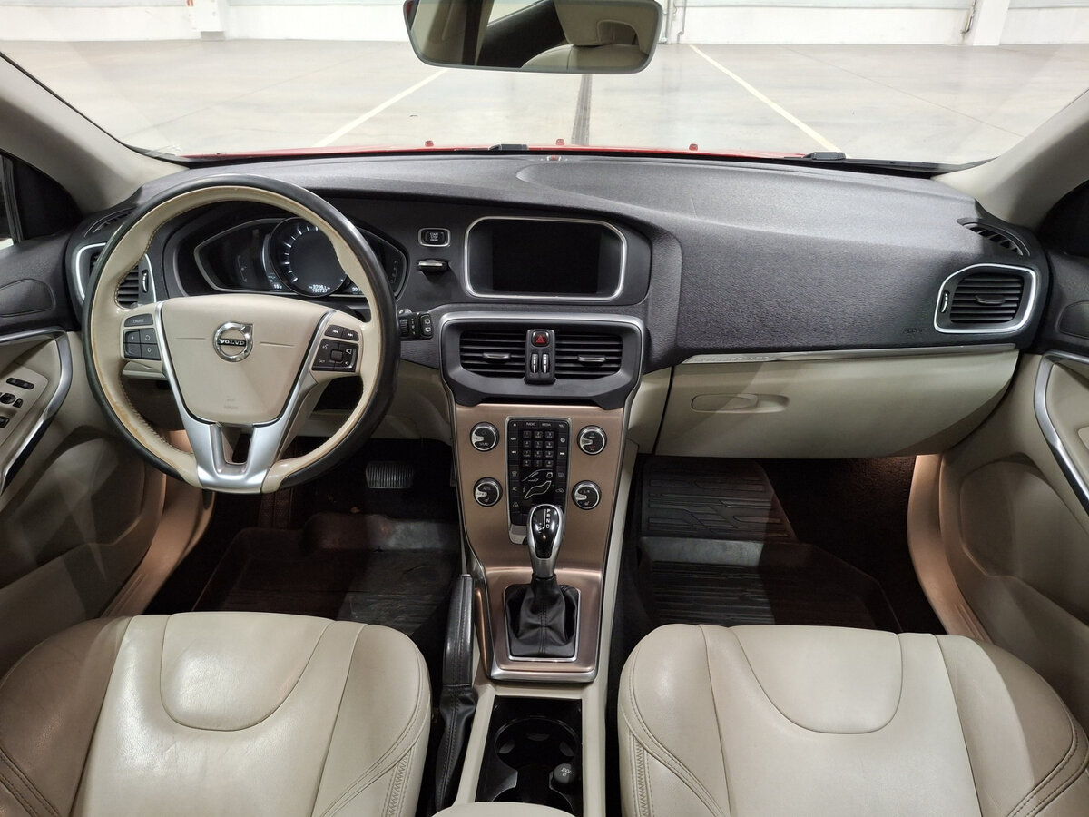 Volvo V40 Cross Country 2017 года с пробегом. Фото: #13