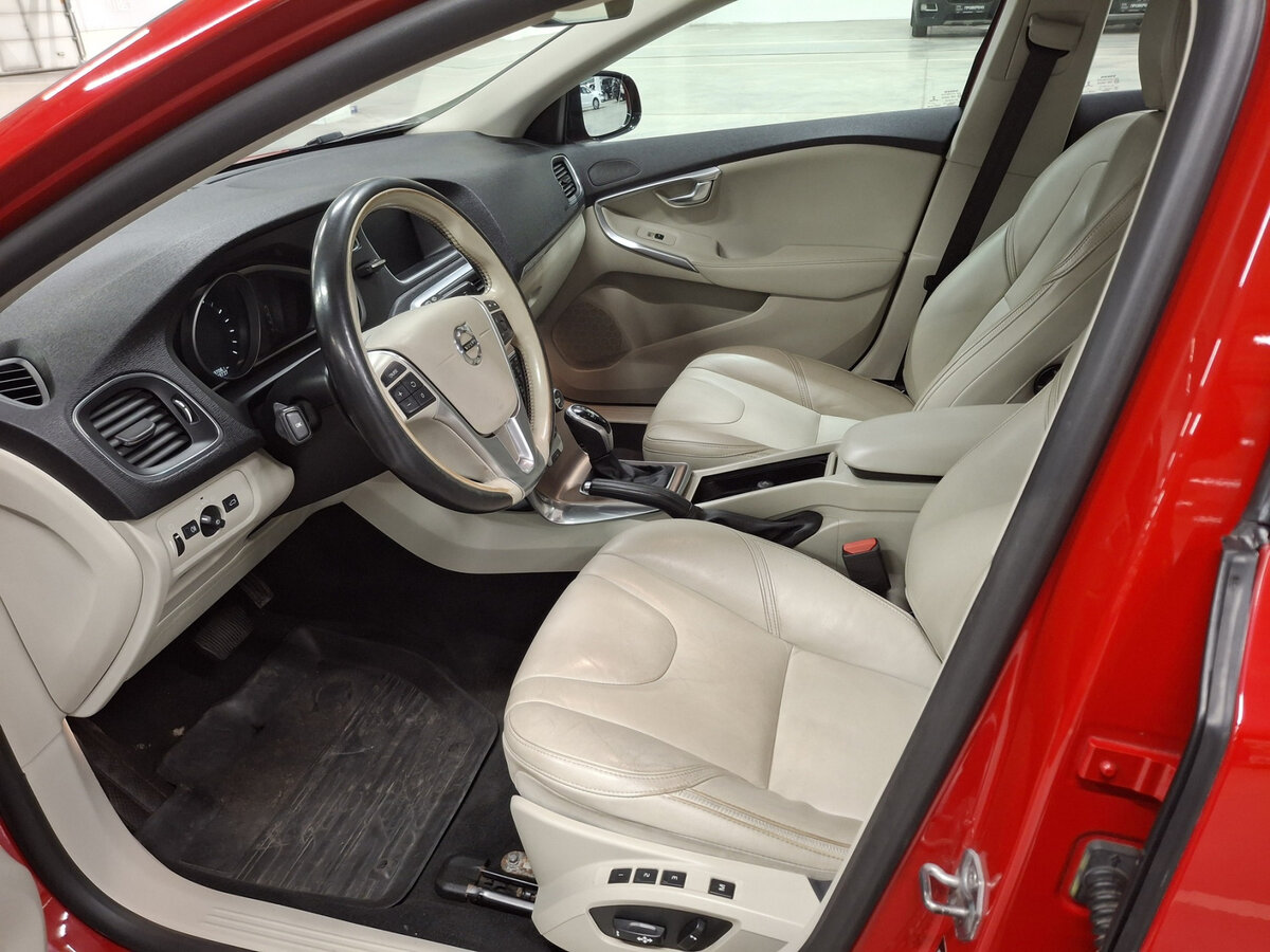 Volvo V40 Cross Country 2017 года с пробегом. Фото: #15