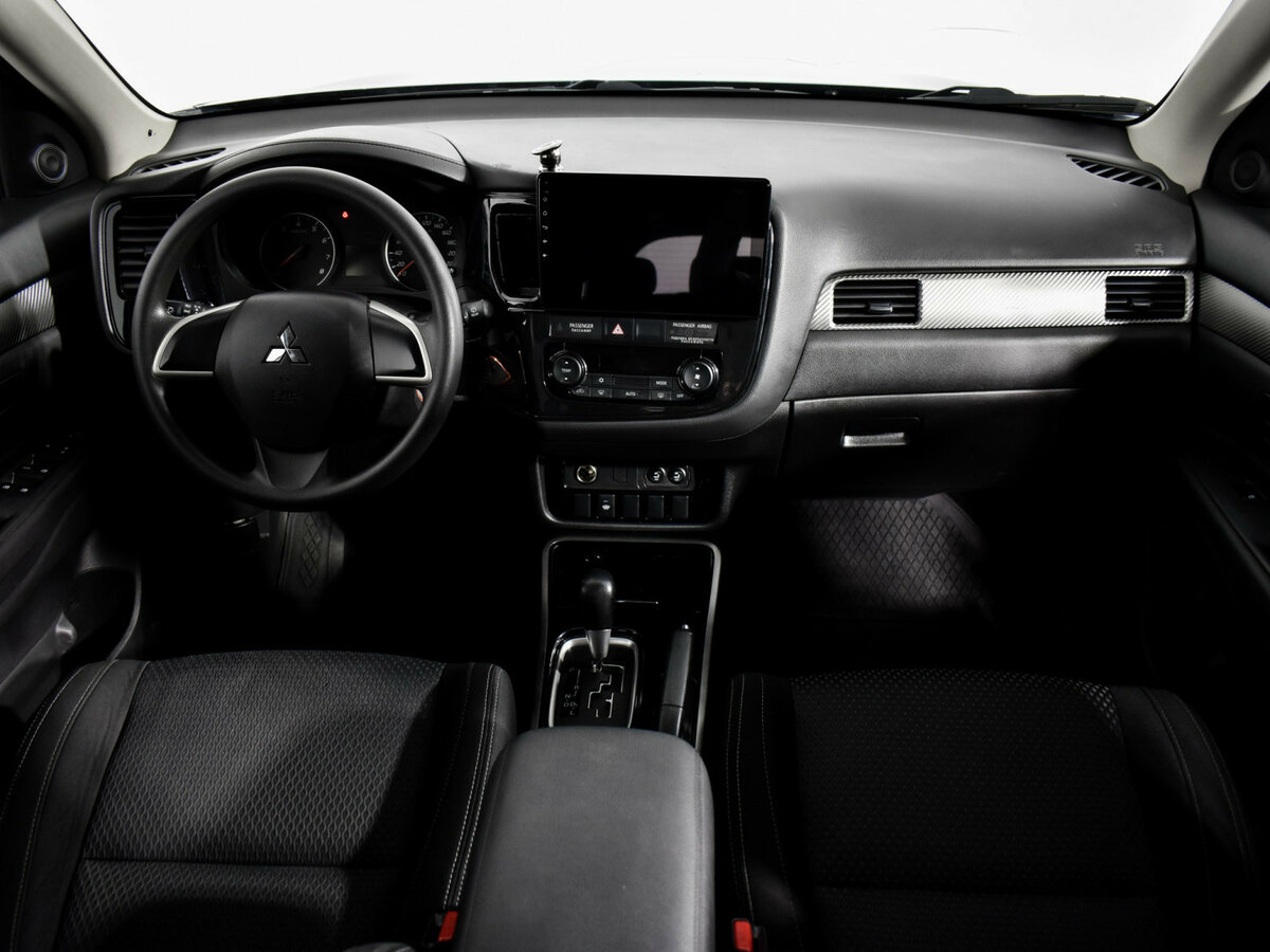 Б/У Митсубиши Оутлэндер 2018 года. Фото: #10