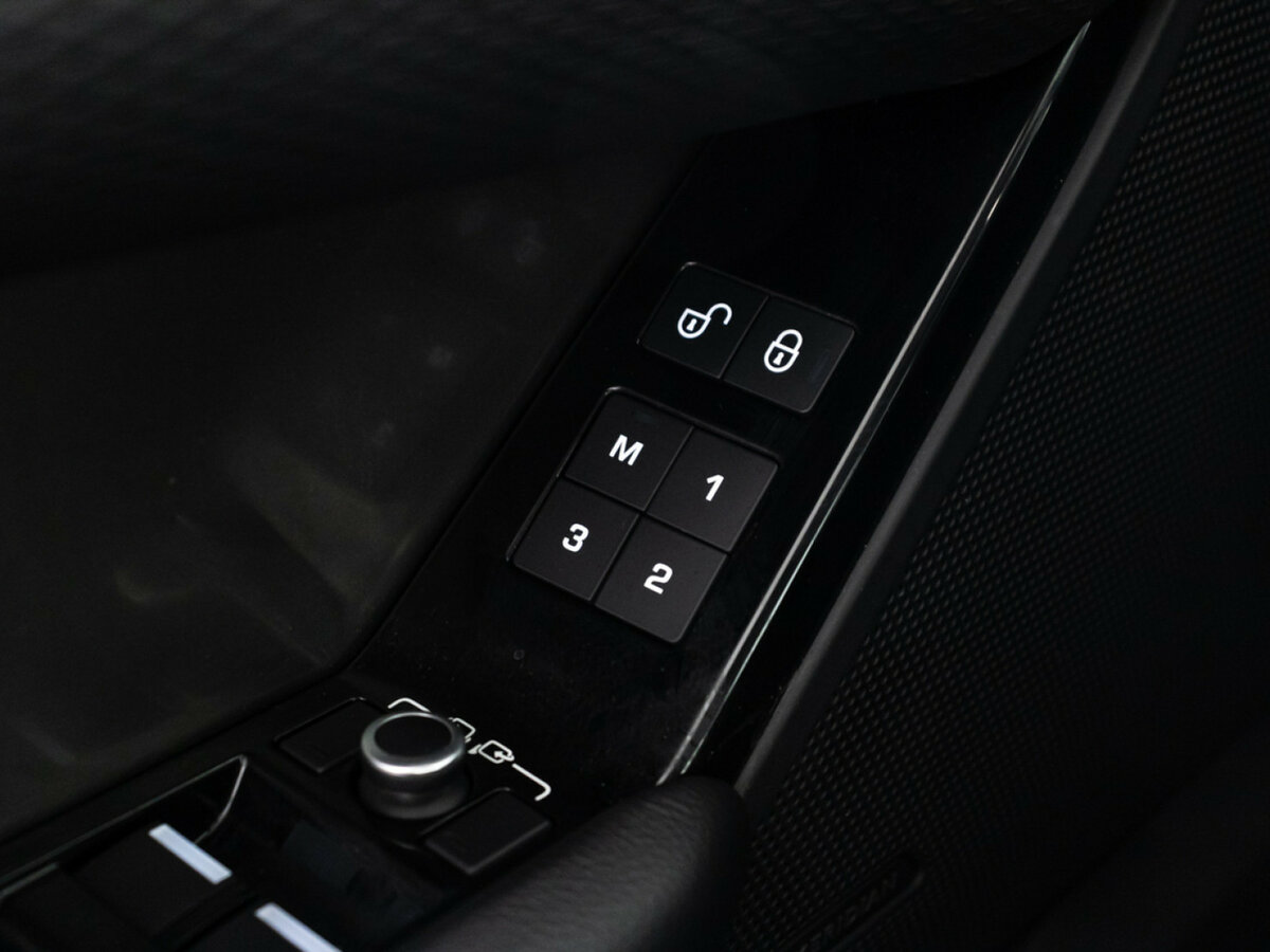 Land Rover Range Rover Velar 2018 года с пробегом. Фото: #15