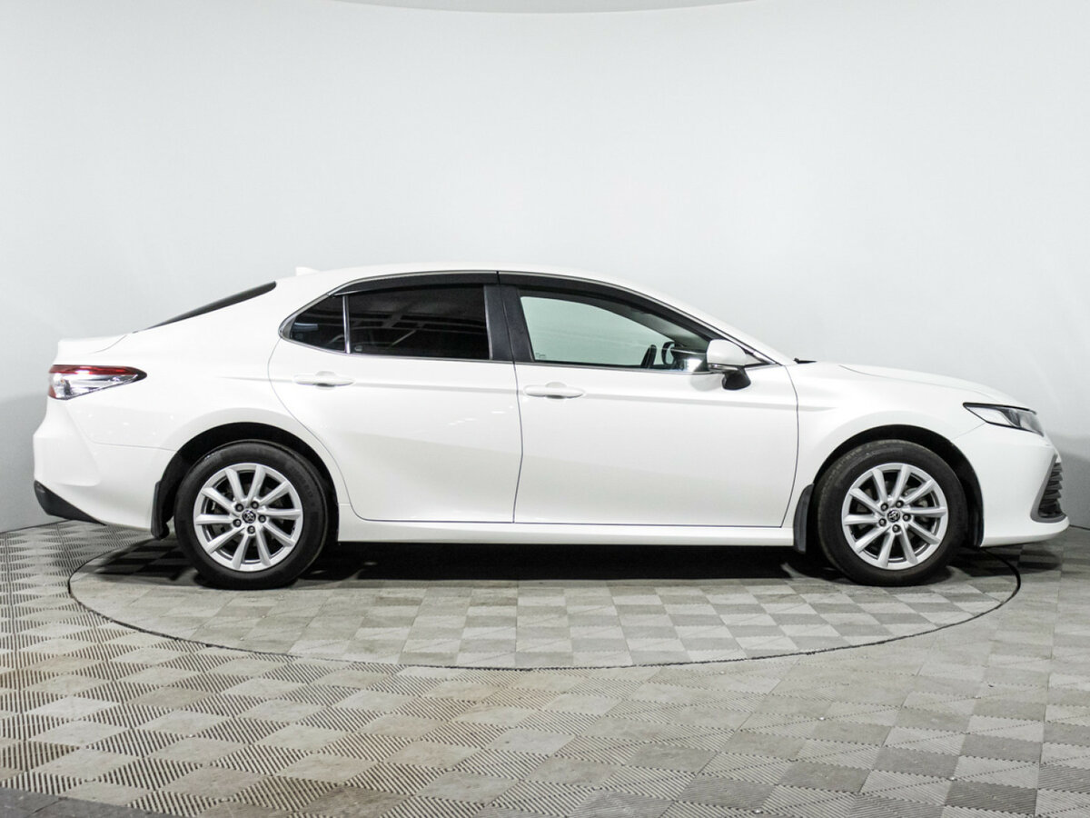 Toyota Camry 2022 года с пробегом. Фото: #3